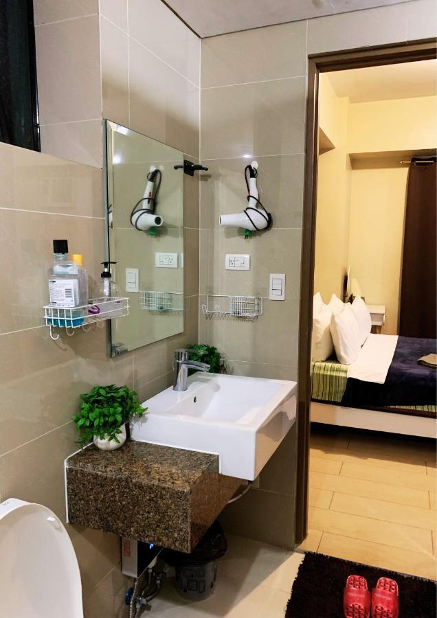 Two Palm Tree Villas Condominium - Studio 8Th Fl With Balcony - Across Terminal 3 Airport Pasay Exterior foto