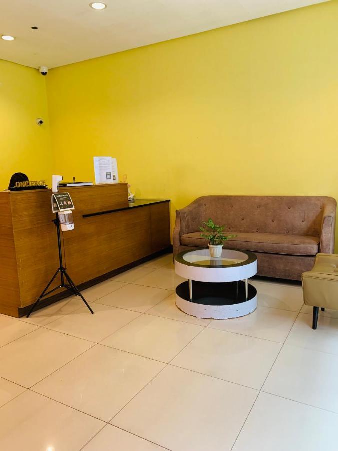 Two Palm Tree Villas Condominium - Studio 8Th Fl With Balcony - Across Terminal 3 Airport Pasay Exterior foto