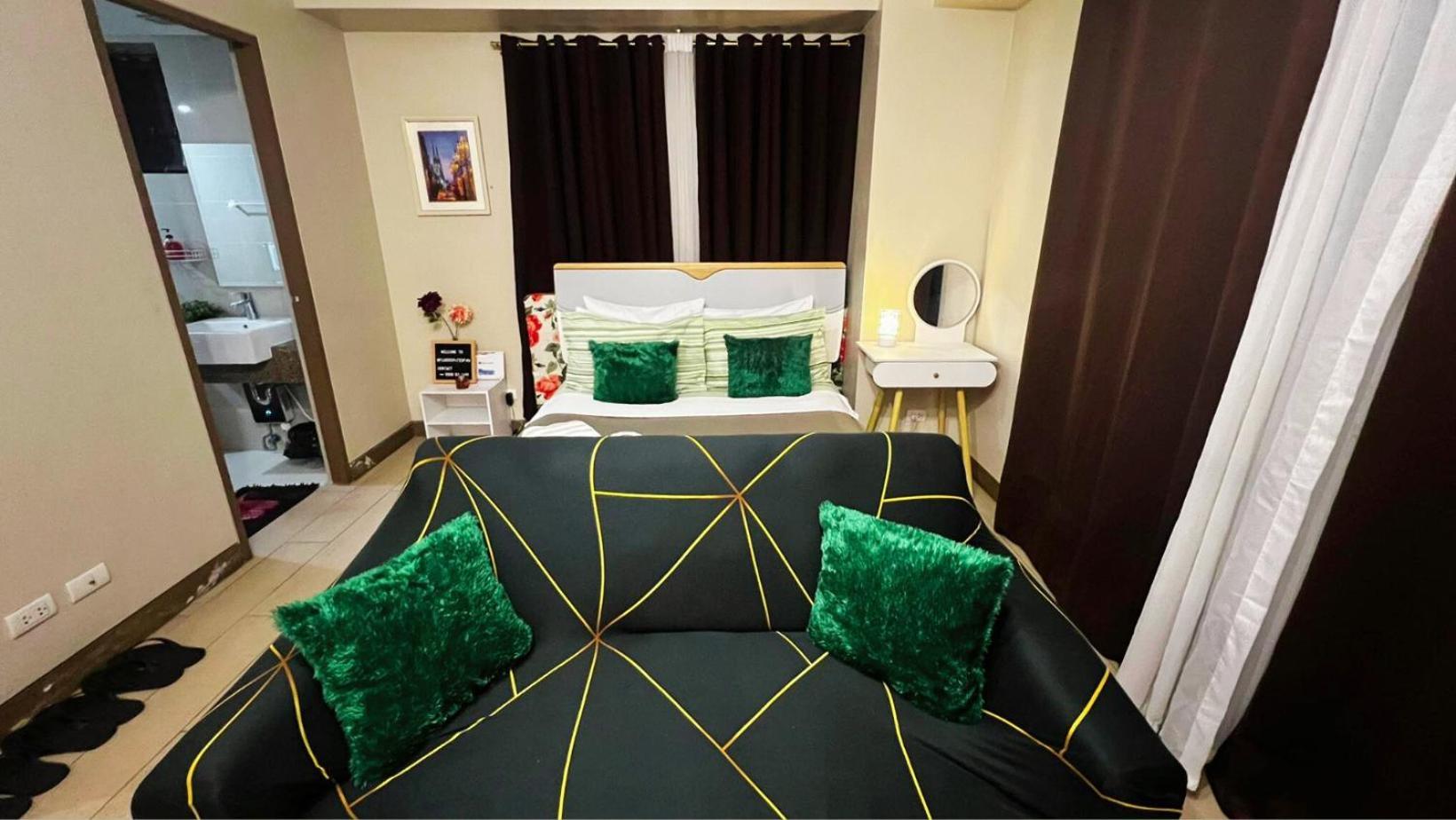 Two Palm Tree Villas Condominium - Studio 8Th Fl With Balcony - Across Terminal 3 Airport Pasay Exterior foto
